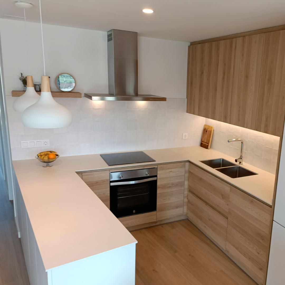 Set Saliera E Zuccheriera In Ceramica Bianca Con Coperchio In Legno, Design Minimalista, Cucchiaio Incluso